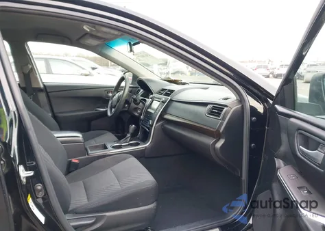 2017 Toyota Camry Le z USA, uszkodzony, nr VIN 4T1BF1FK7HU695583